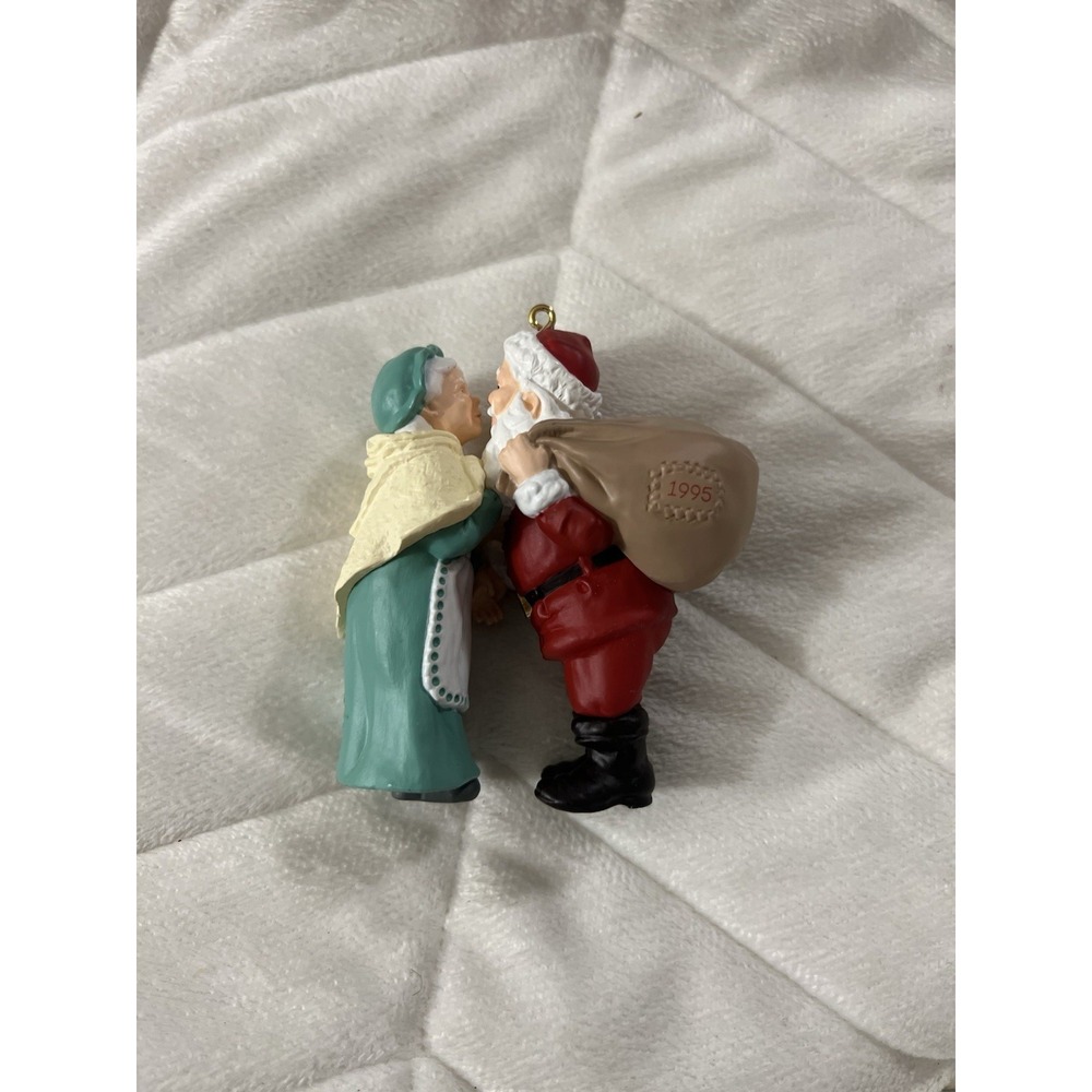 Vtg 1995 Hallmark Keepsake Christmas Ornament Christmas Eve Kiss #10 No Box